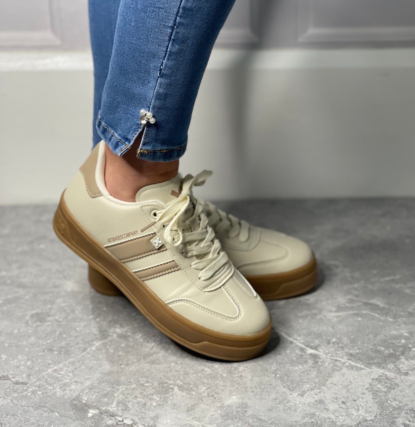 Xti - Cream/Beige Side Stripe Gum Sole Trainer