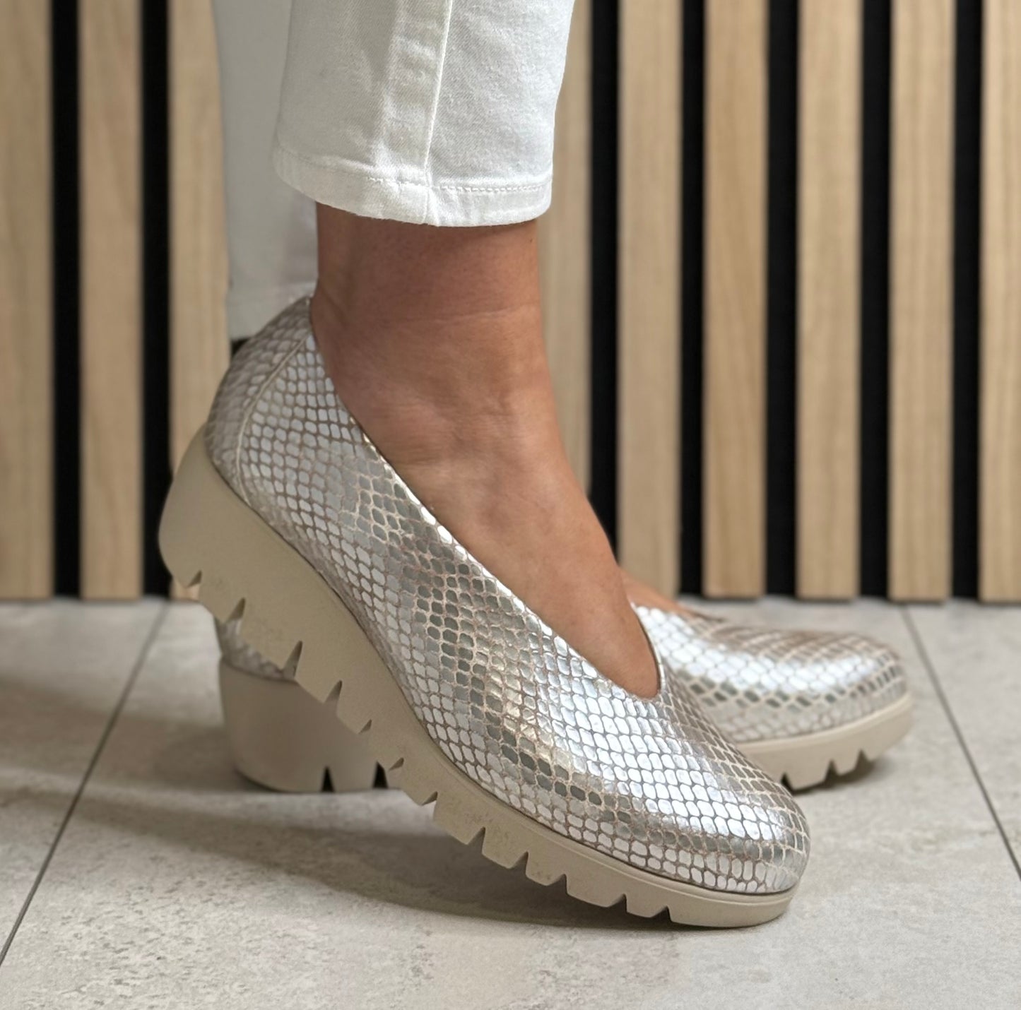 Wonders - C-33100 'Fly 00' Maya Champagne Shoe