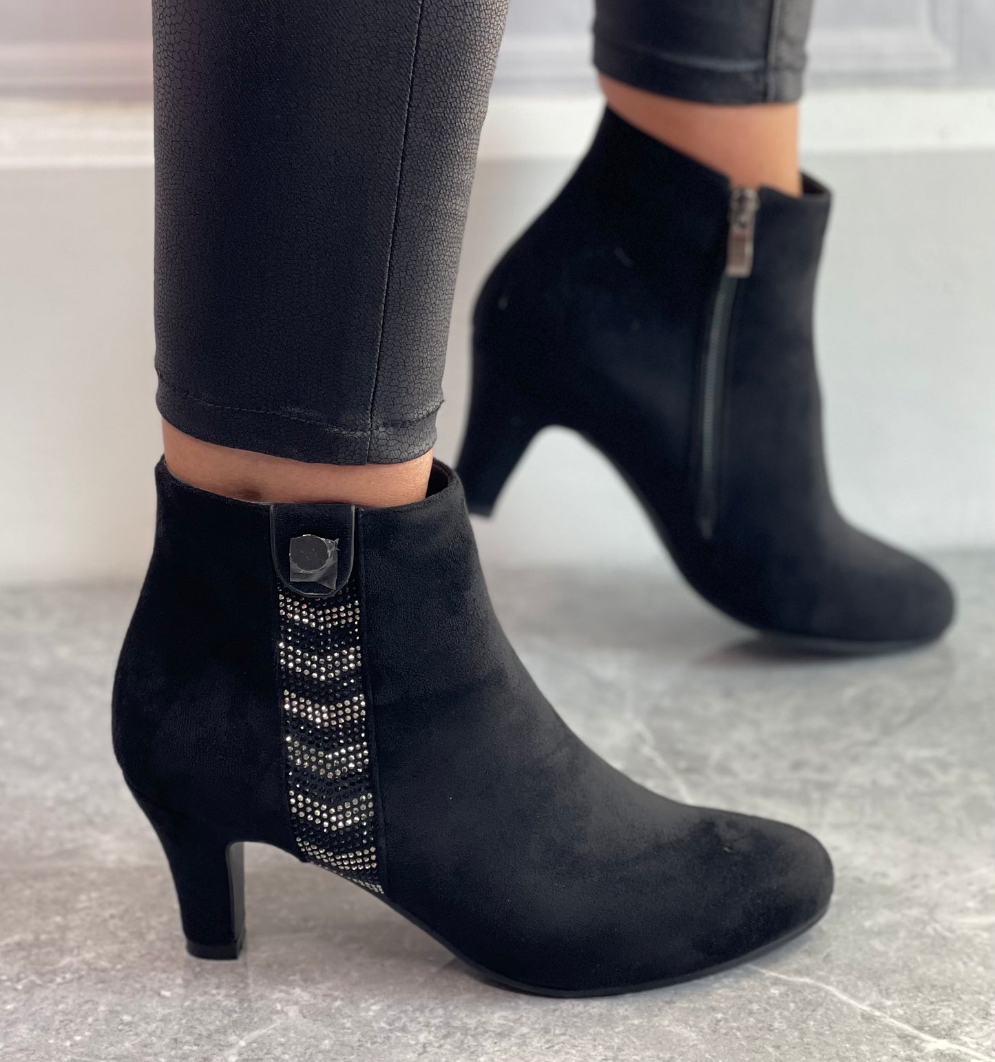 Redz - Black Detailed Ankle Boot