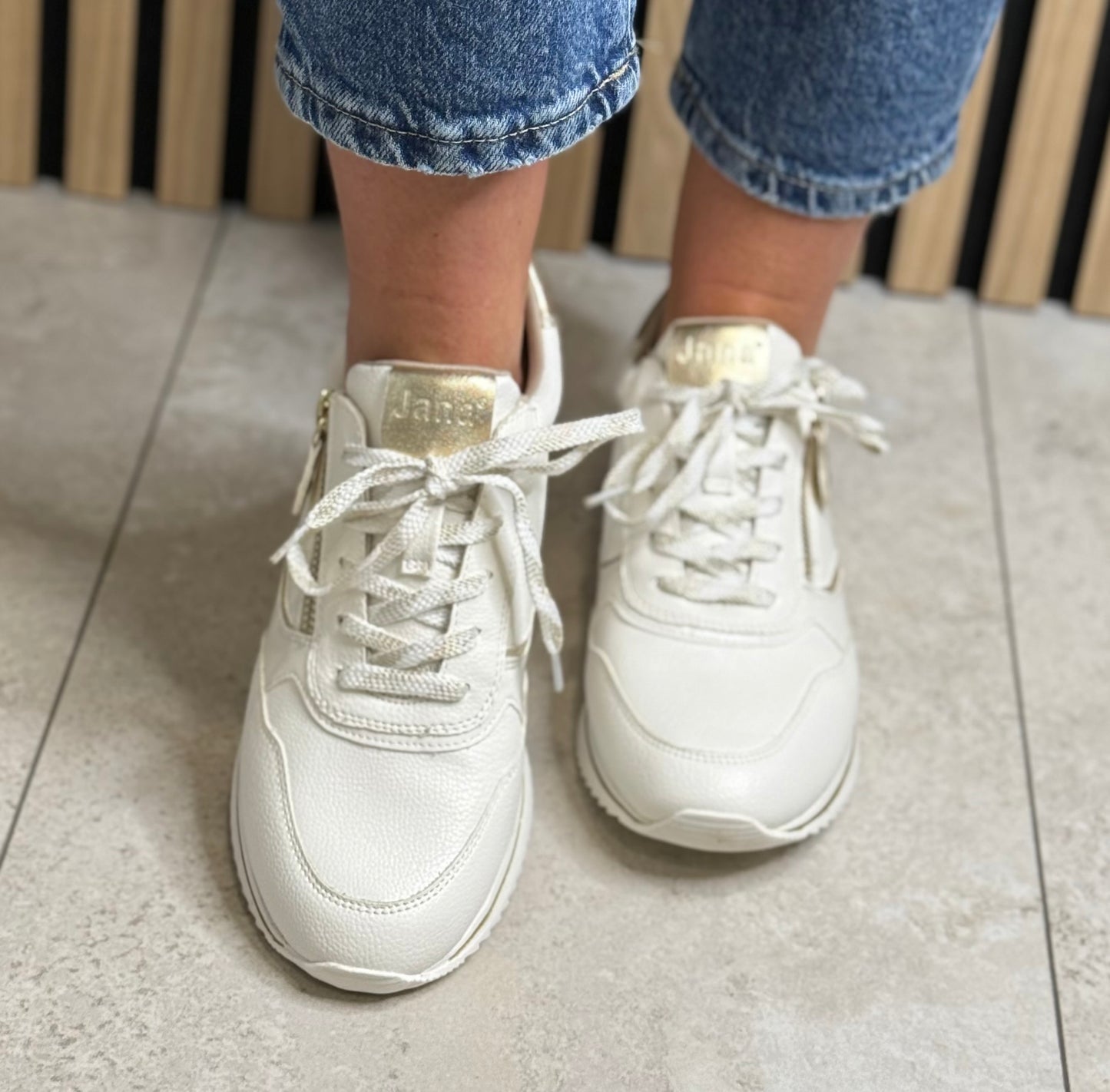 Jana - White/Gold Trim Trainer