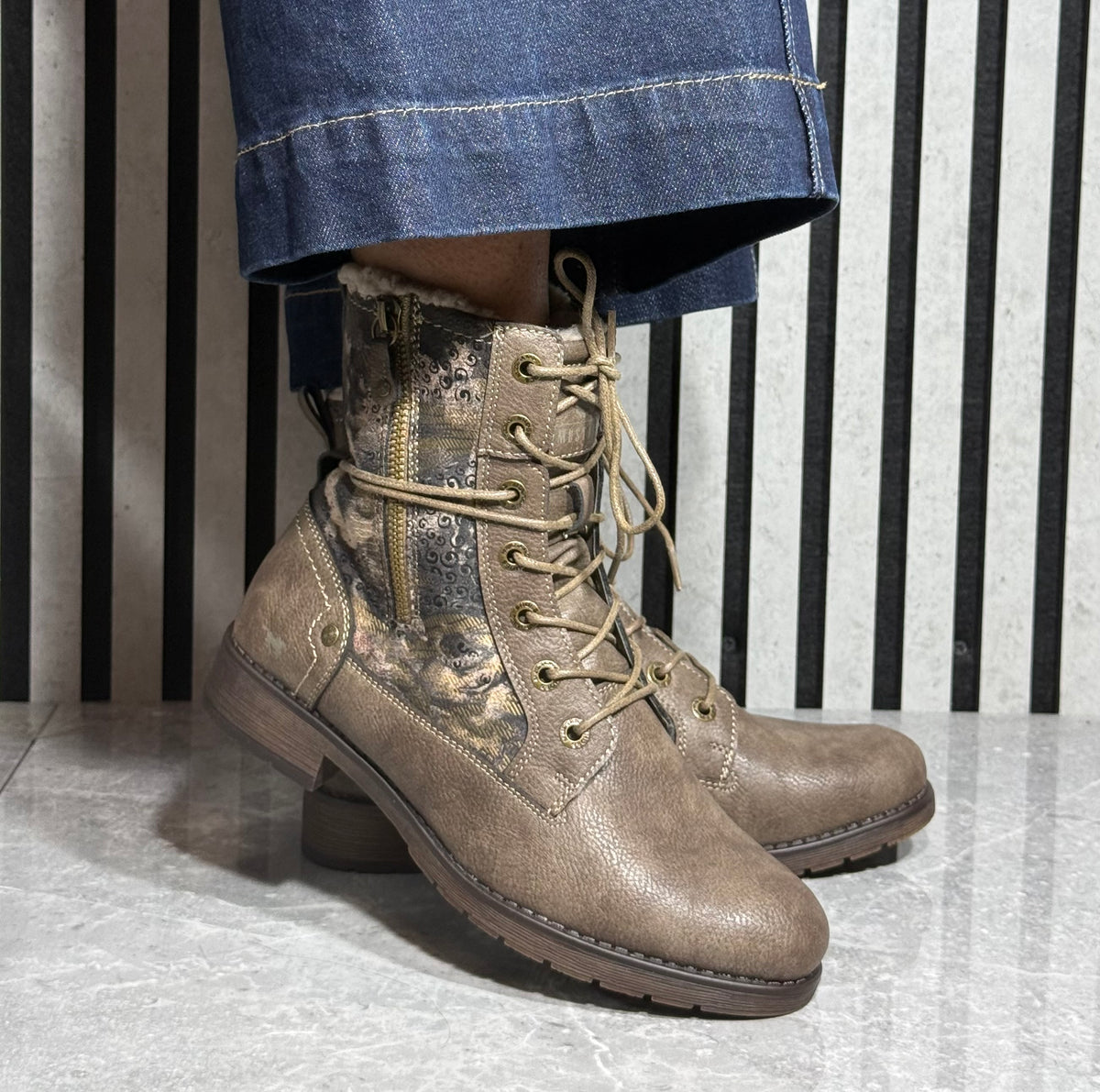 Mustang - Mud/Multi Lace Boot