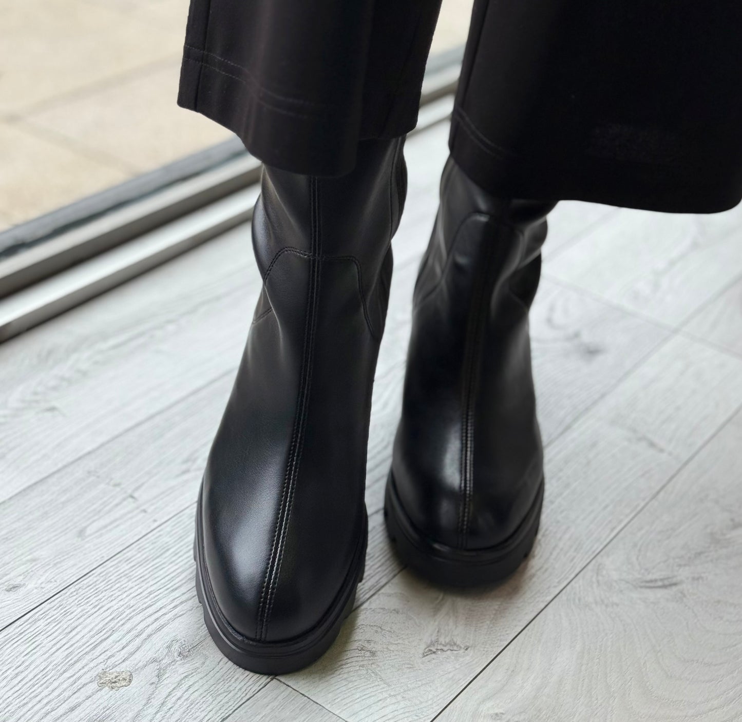 Wonders - G-7030 Black Leather Side Zip Wedge Boot