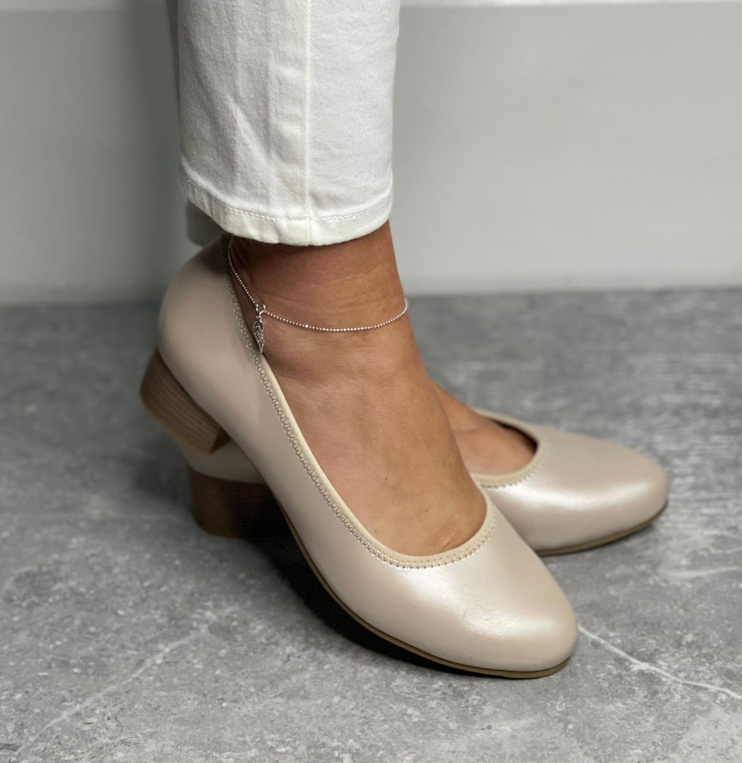 Jana - Nude Pearl Court Shoe