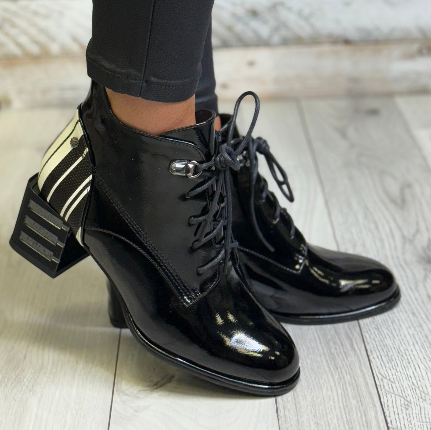Redz - Black Patent Detailed Heel Boot