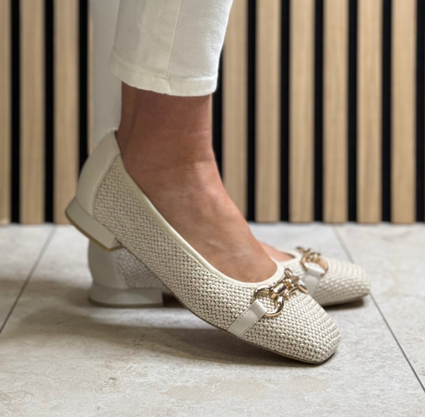 Caprice - Off White Combo Pump