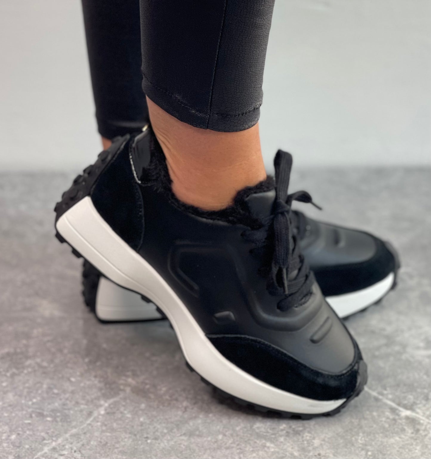 Kate Appleby - ‘Dabin’ Schwarz Fur Trainer