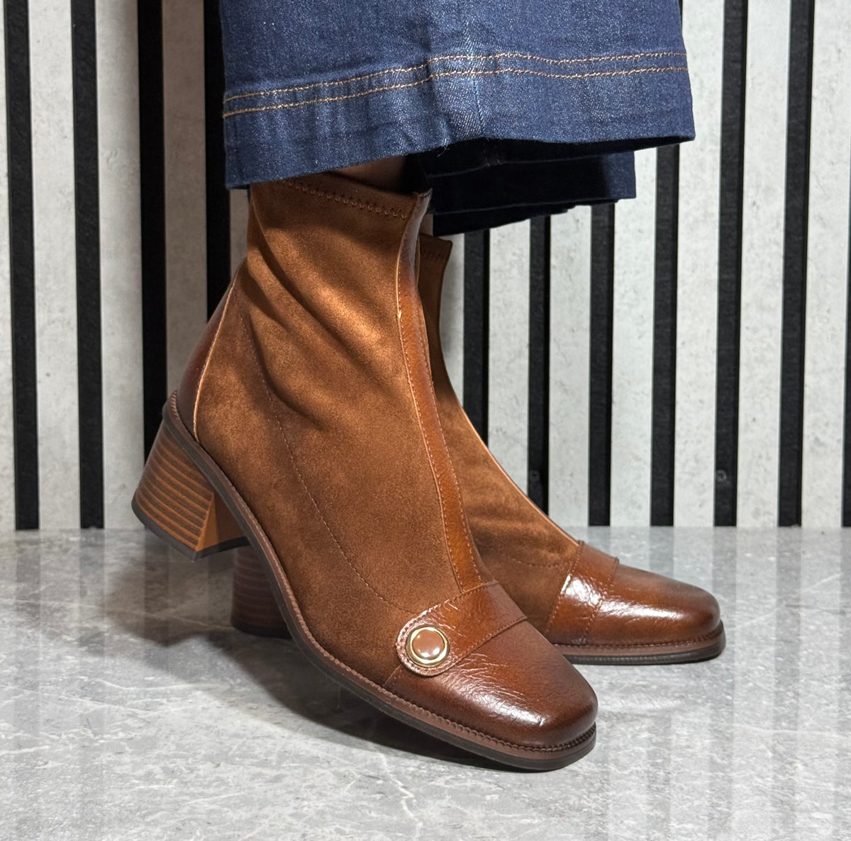 Patrizio Como - 'Serri' Caramel Detailed Suede Ankle Boot