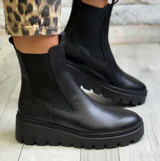 Kate Appleby - ‘Llangefini' Schwarz Boot