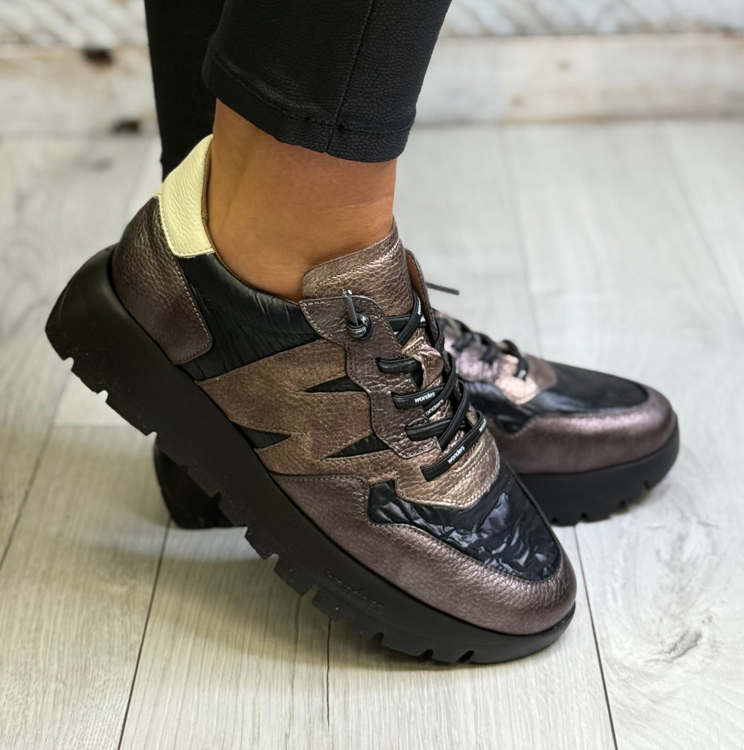 Wonders - A-2491 Black/Bronze Combo Leather Trainer