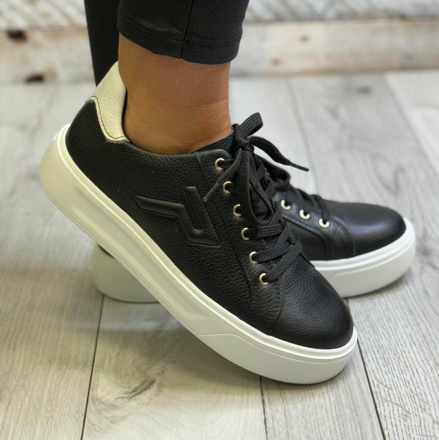 Pegada - Black/White Trim Leather Trainer