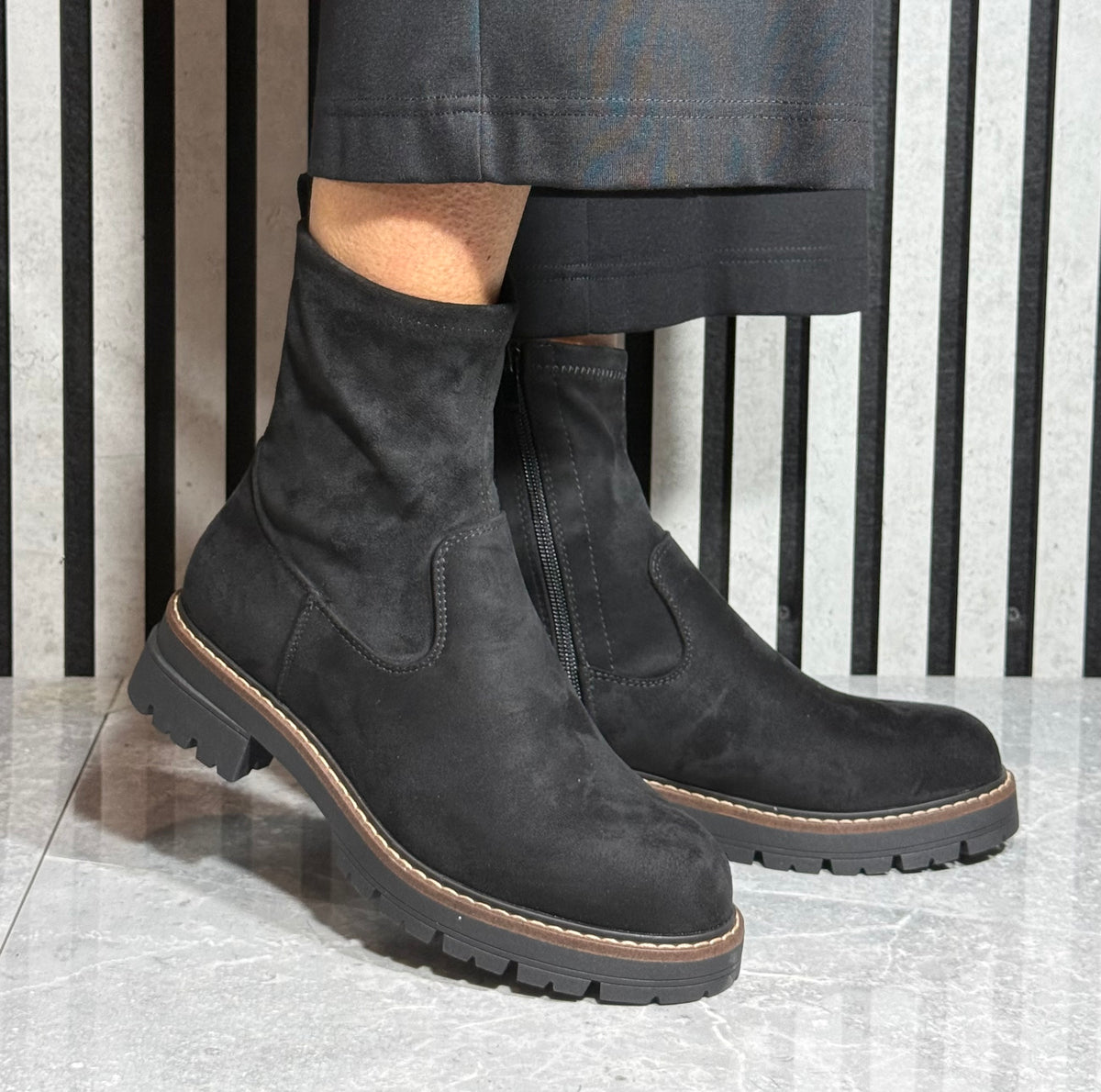 Redz - Black Faux Suede Chunky Boot