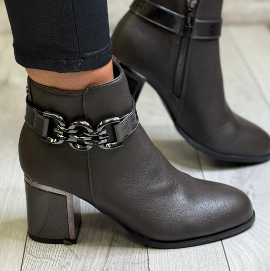 Lotus - 'Amarin' Grey Block Heel Boot