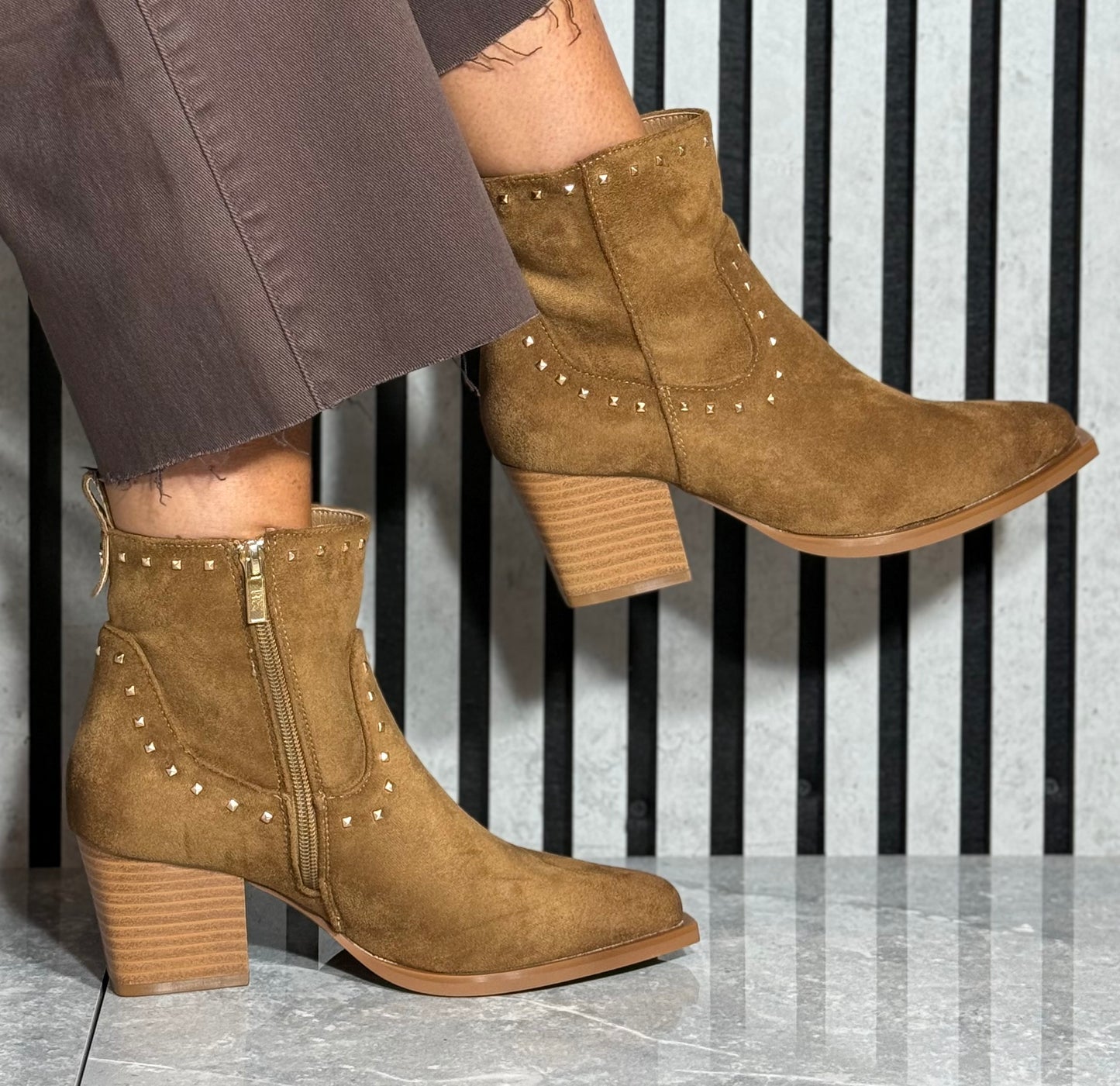 Xti - Camel Stud Detailed Cowboy Boot (146479)