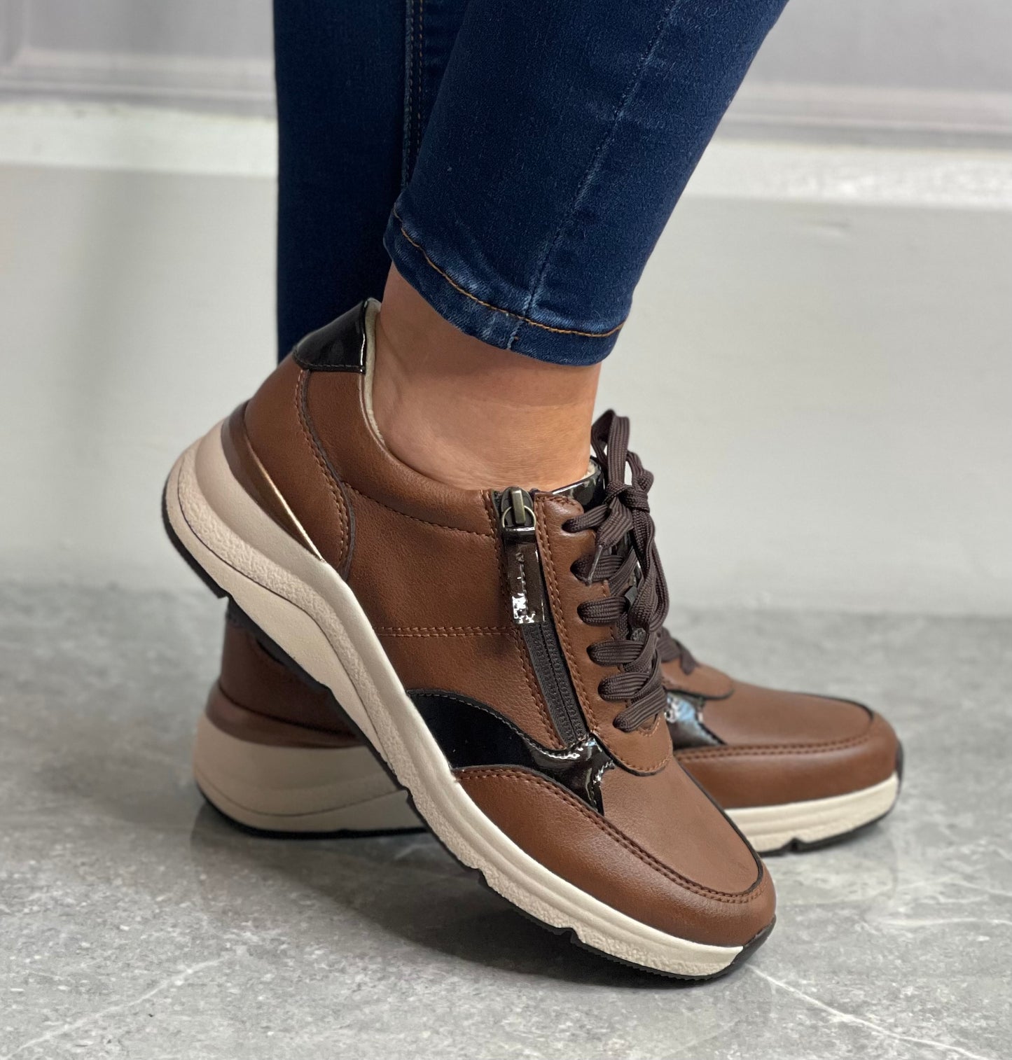 Jana - Cognac Side Zip Trainer