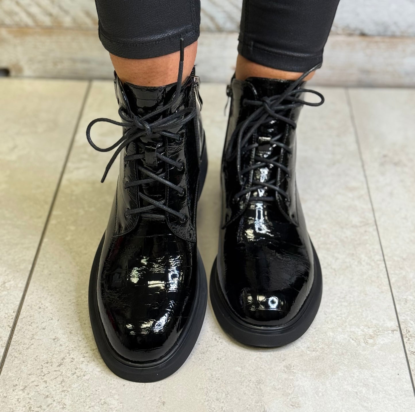 Redz - Black Patent Boot