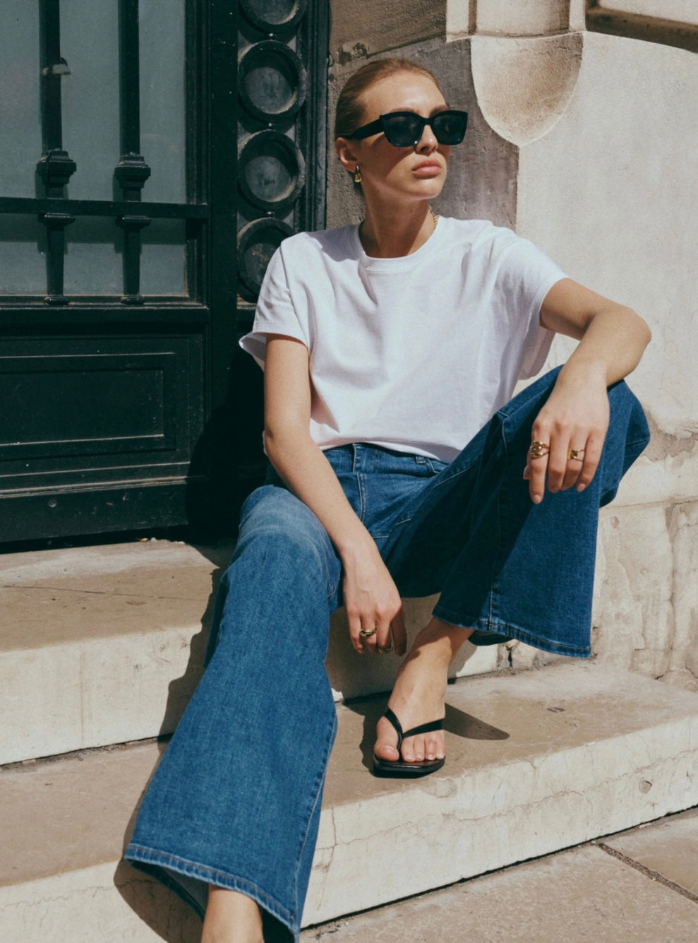 Mid Wash Relaxed Straight Jean.