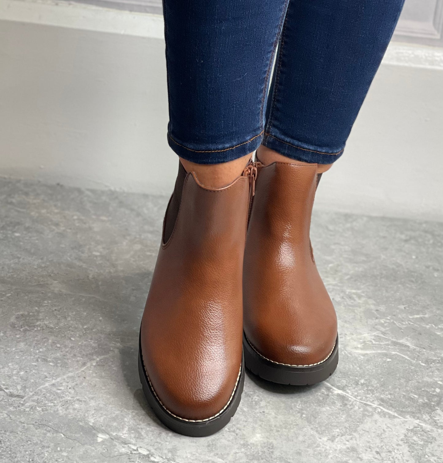 Jana - Cognac Chelsea Boot