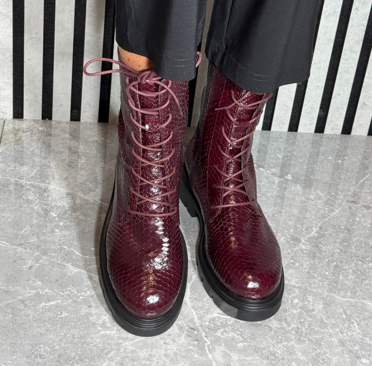 Wonders - A-4313 Vino Detailed Leather Boot
