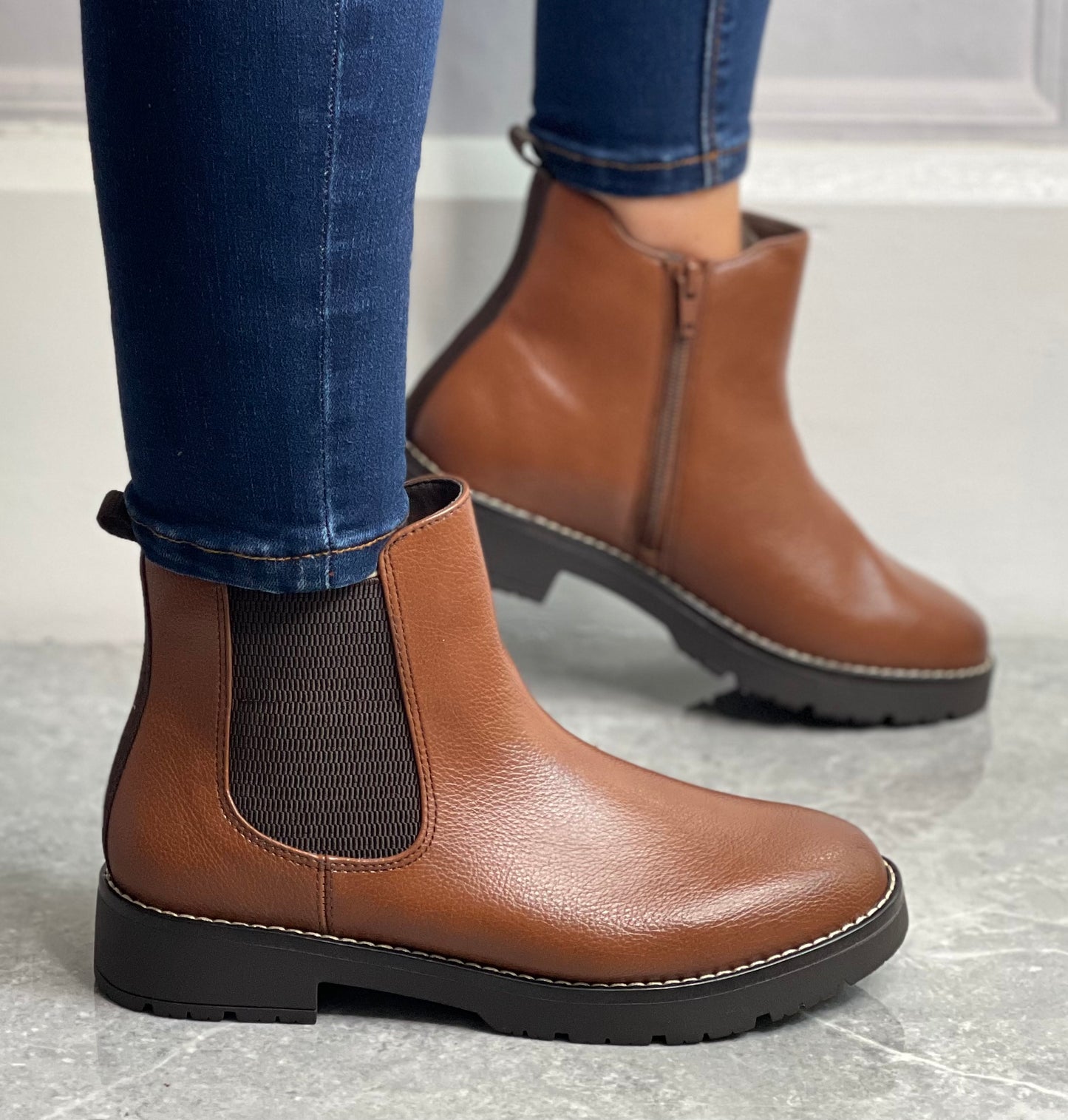 Jana - Cognac Chelsea Boot