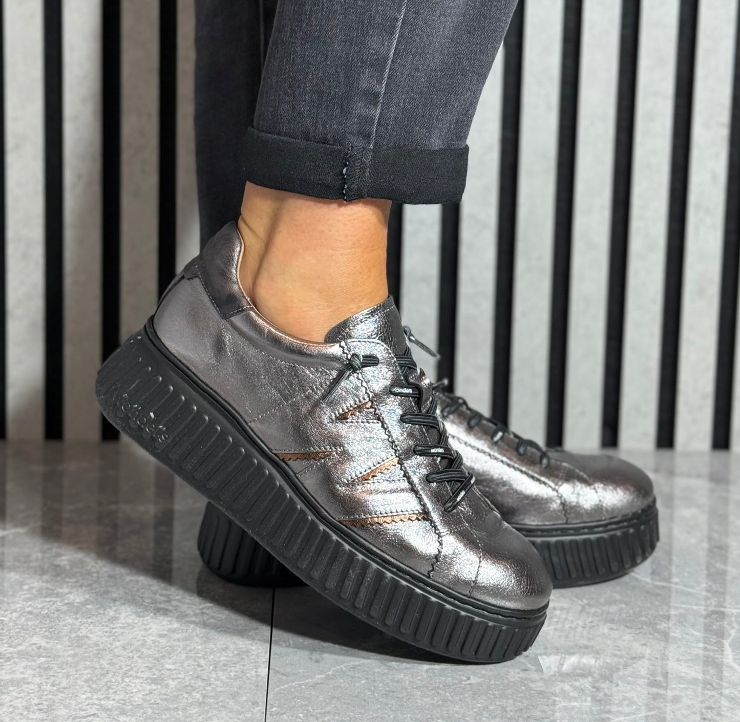 Wonders - A-5201 Pewter Metallic Leather Platform Trainer (Plomo/Bronze)