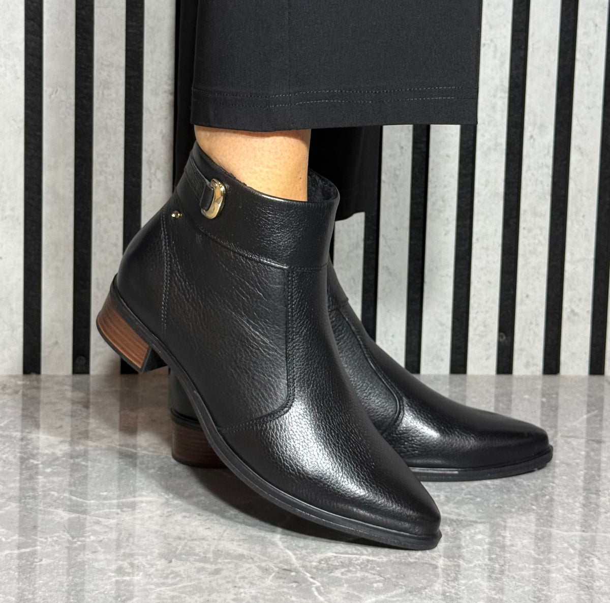 Pegada - Burnished Black Leather Ankle Boot
