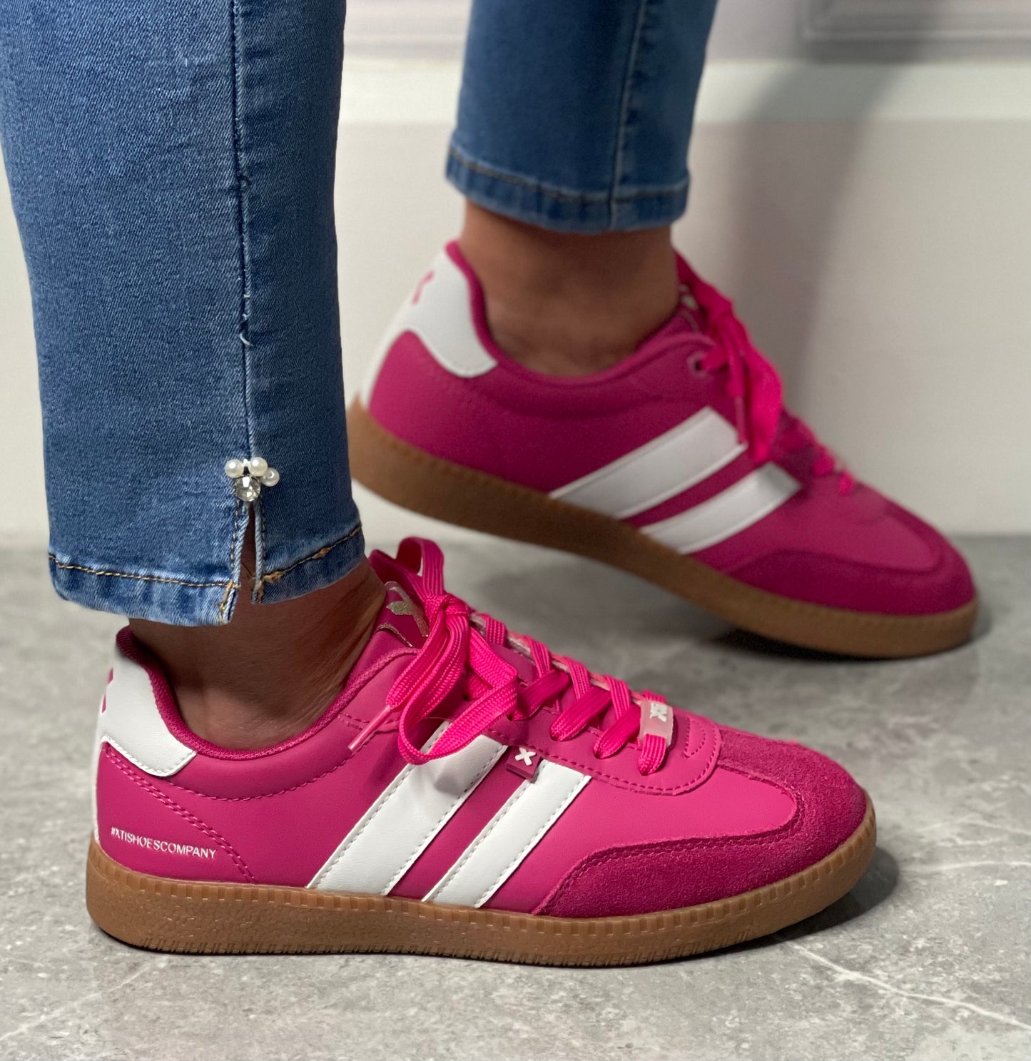 Xti - Fuchsia/White Side Stripe Gum Sole Trainer