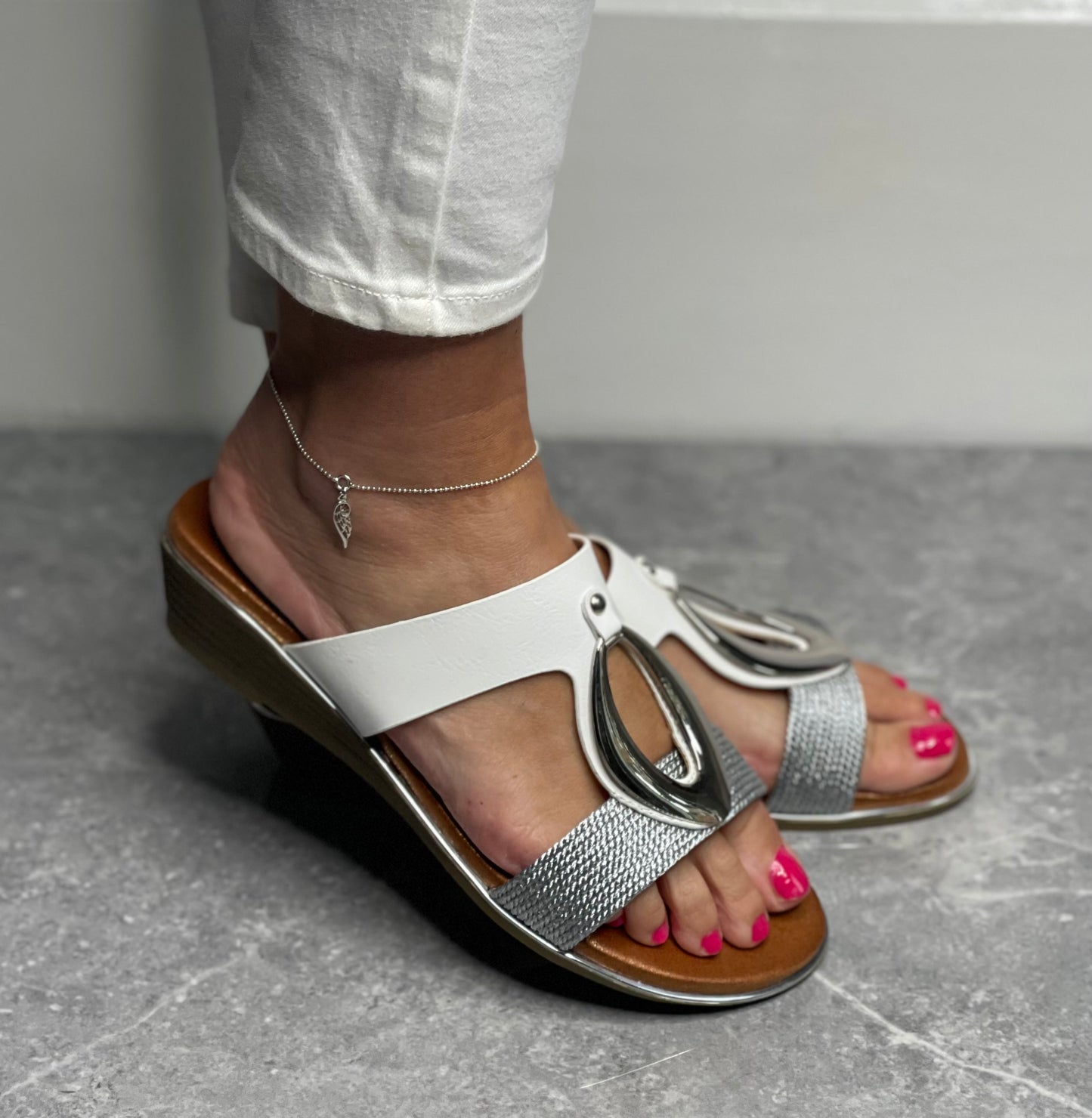 Lunar - 'Portland' White Mule Sandal