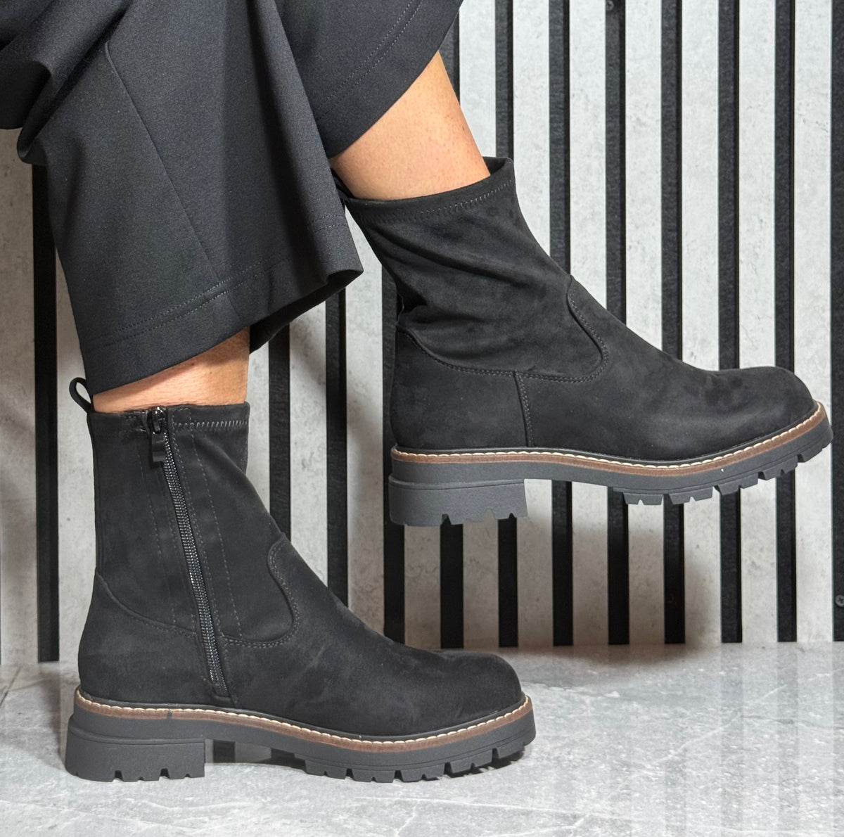 Redz - Black Faux Suede Chunky Boot