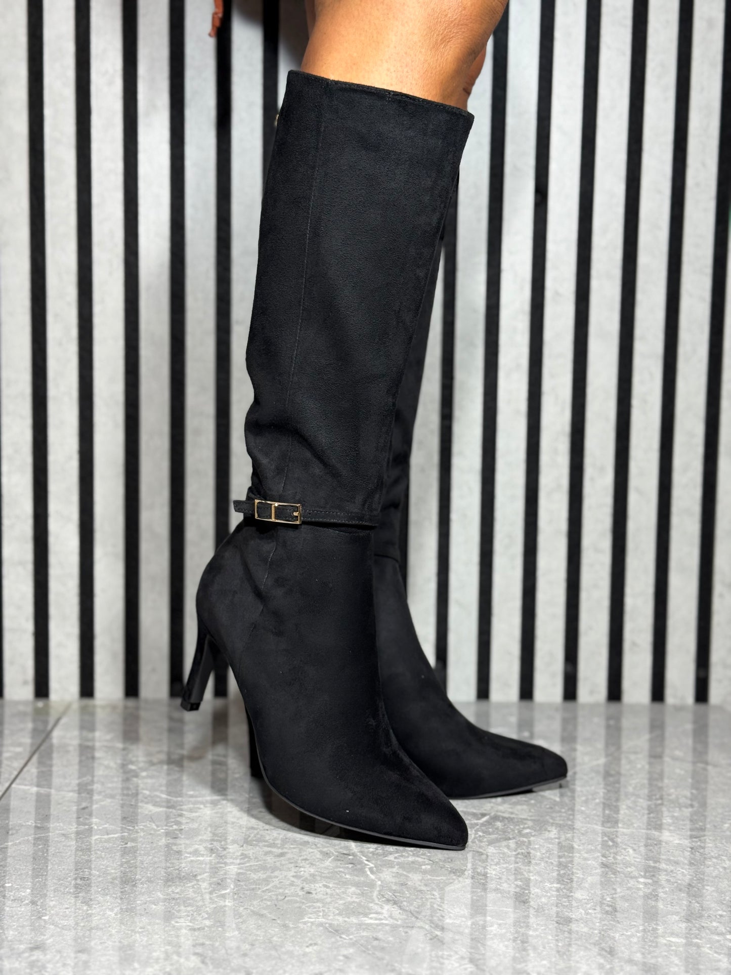 Zanni & Co - 'Yinhui One' Black Knee High Heeled Boot