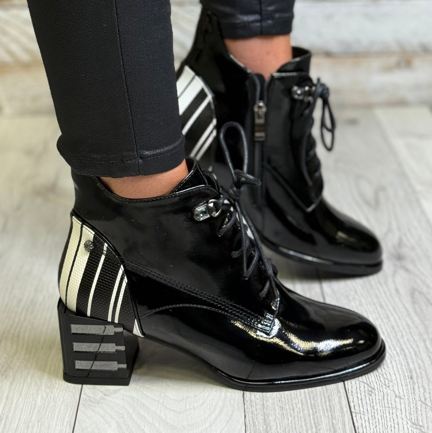 Redz - Black Patent Detailed Heel Boot