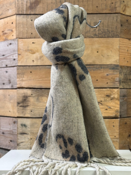 hannah k - Beige Heart Detail Scarf