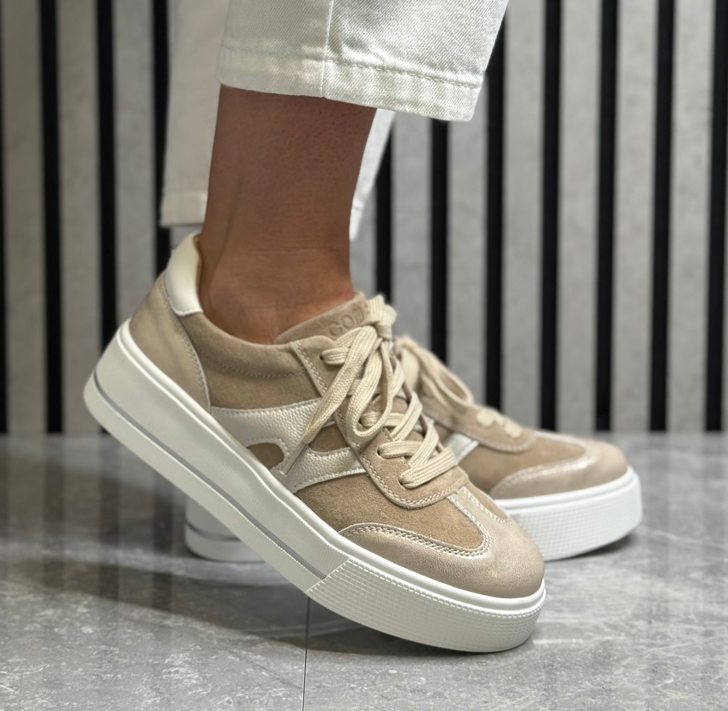 Patrizio Como - 'Parma' Beige/Gold Suede Trainer