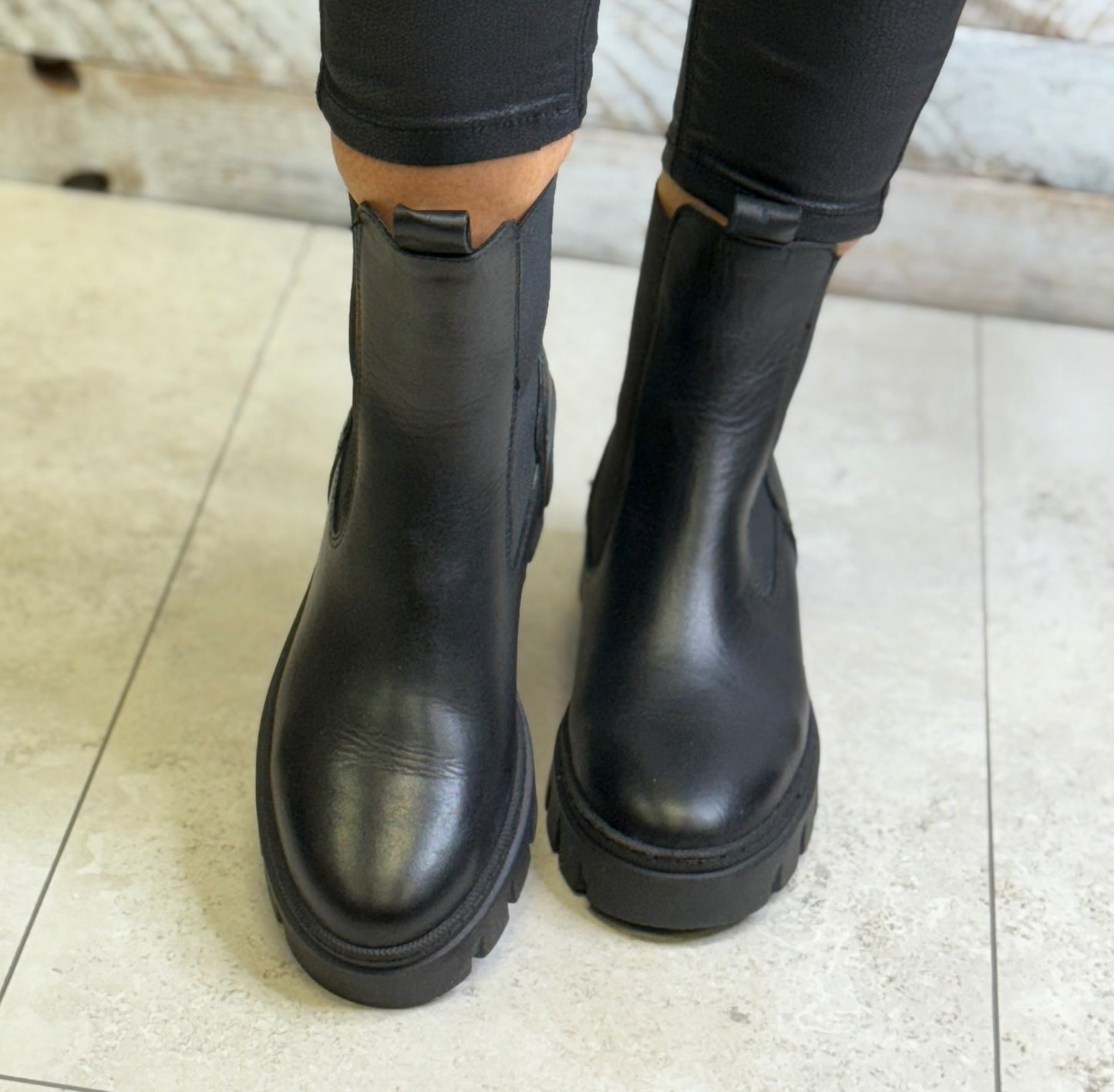 Tamaris - Black Leather Gusset Detail Boot