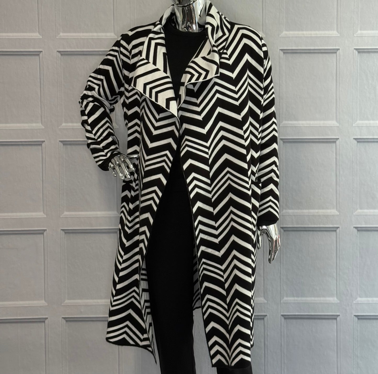 Black/White Geometric Edge To Edge Cardigan