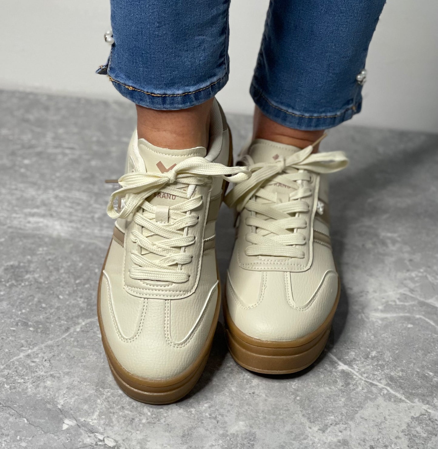 Xti - Cream/Beige Side Stripe Gum Sole Trainer