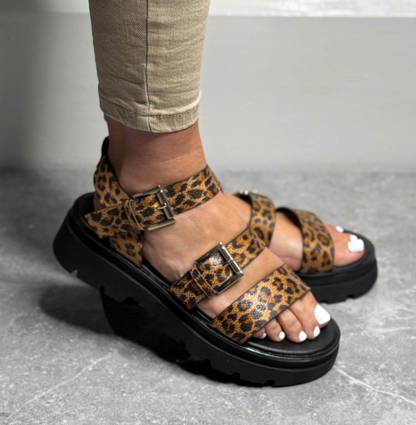 Una Healy - 'Something' Sabor Animal Print Sandal