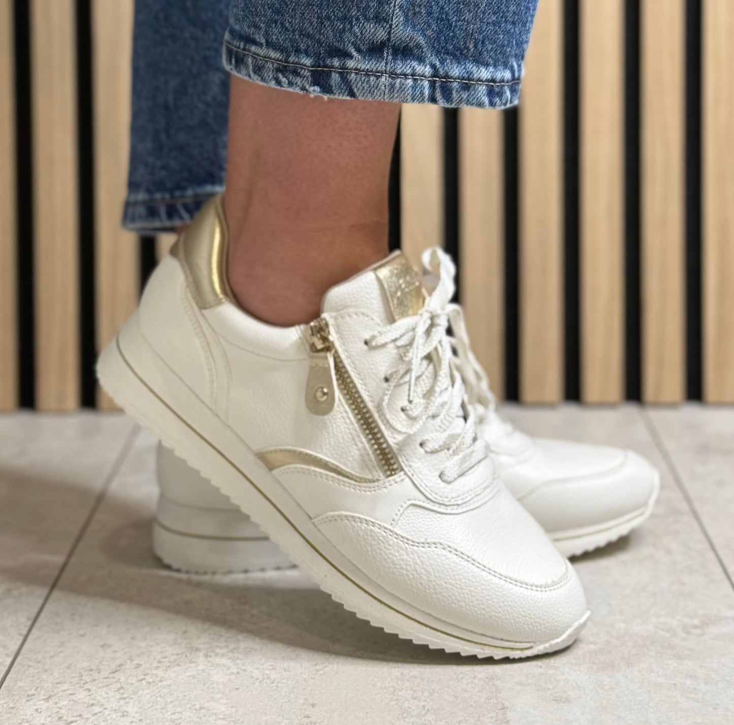 Jana - White/Gold Trim Trainer