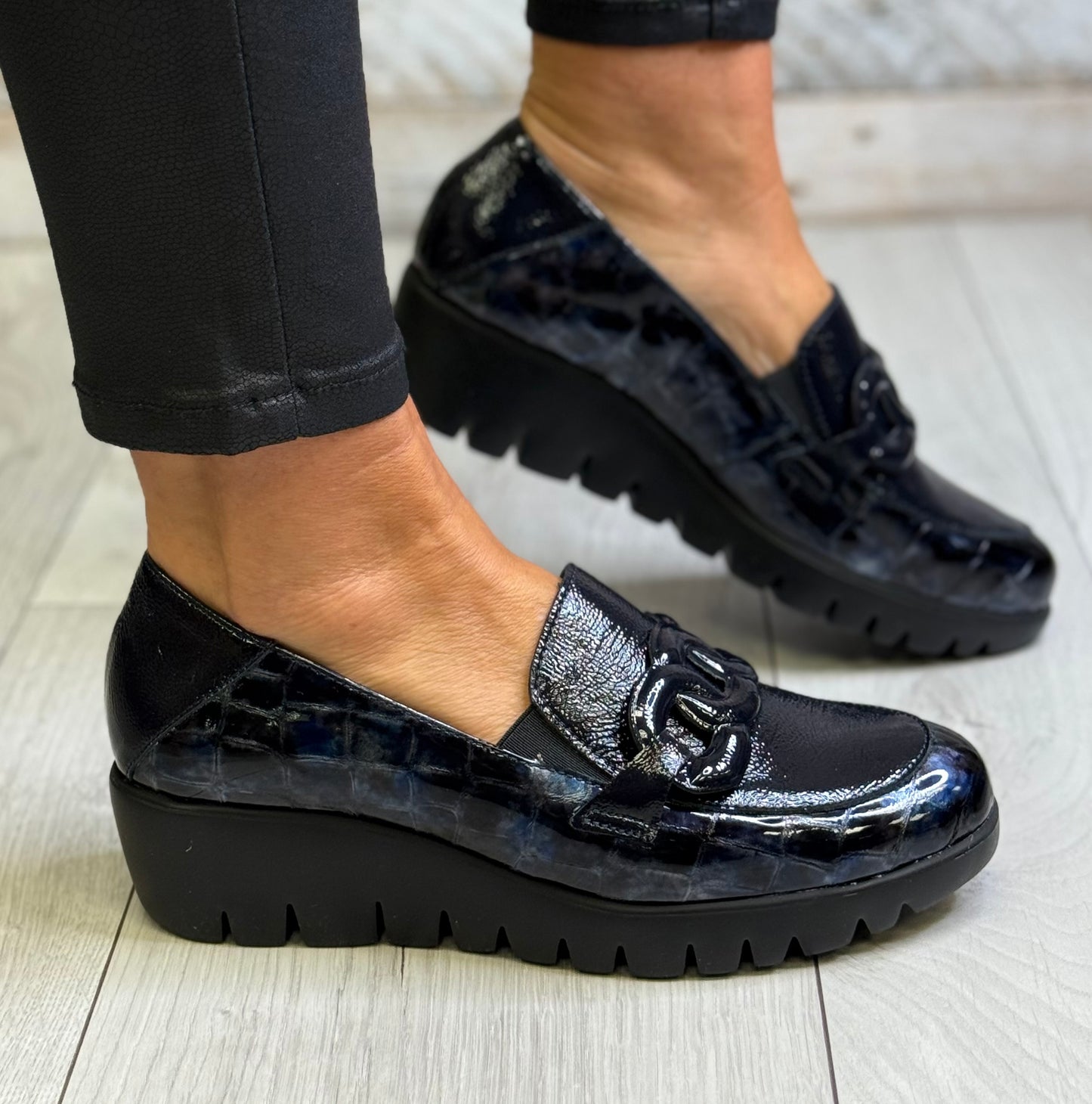 Wonders - C-3330 Navy Detailed Leather Loafer