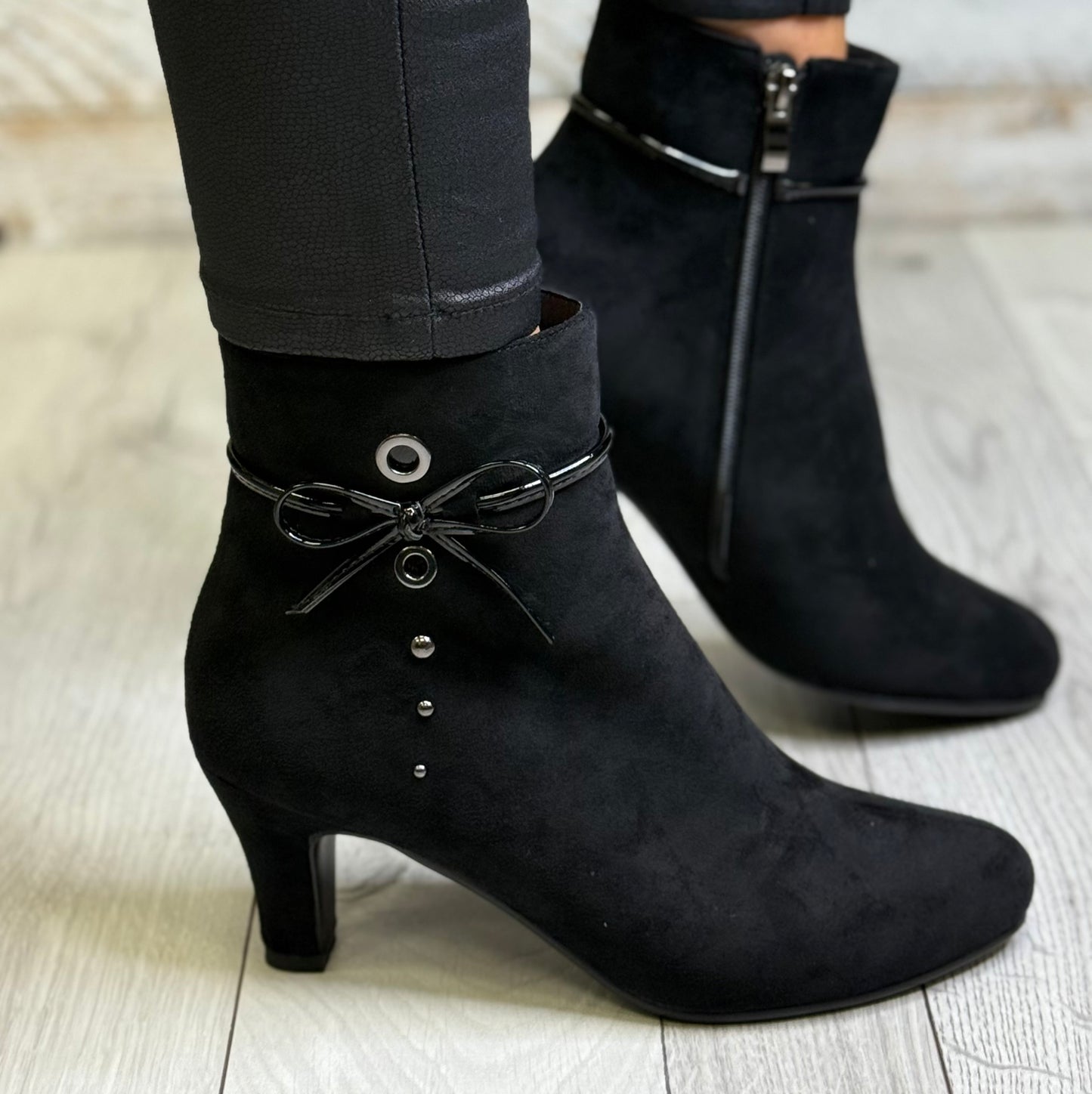 Redz - Black Bow Detail Heel Boot