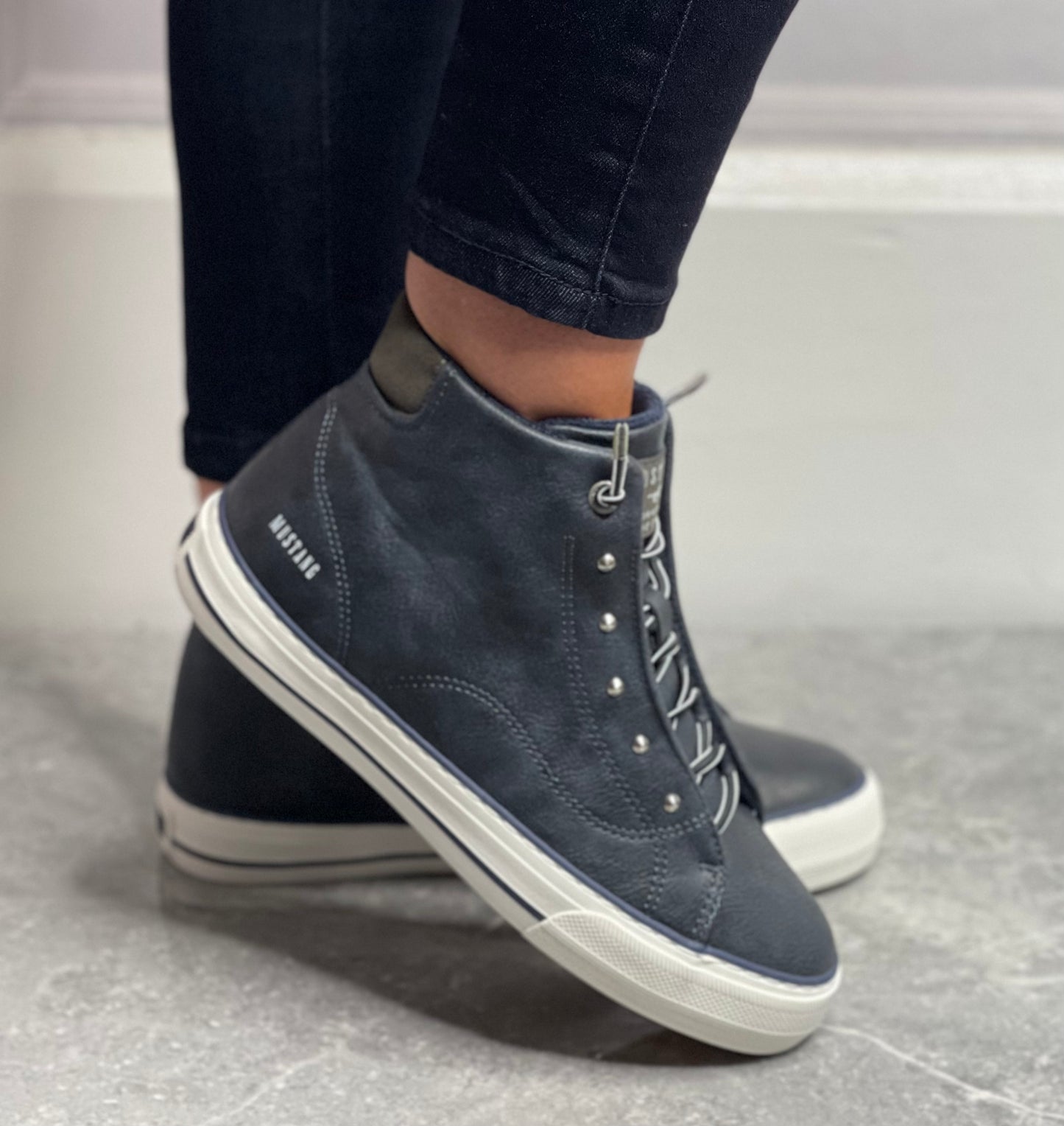 Mustang - Navy High Top Trainer