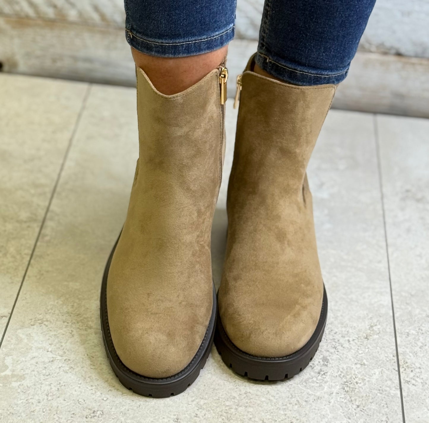 Patrizio Como - 'Loreto' Beige Block Heel Boot