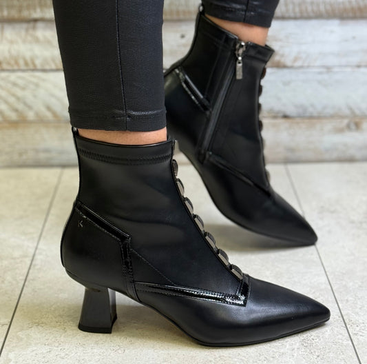 Kate Appleby - ‘Healugh' Schwarz Boot
