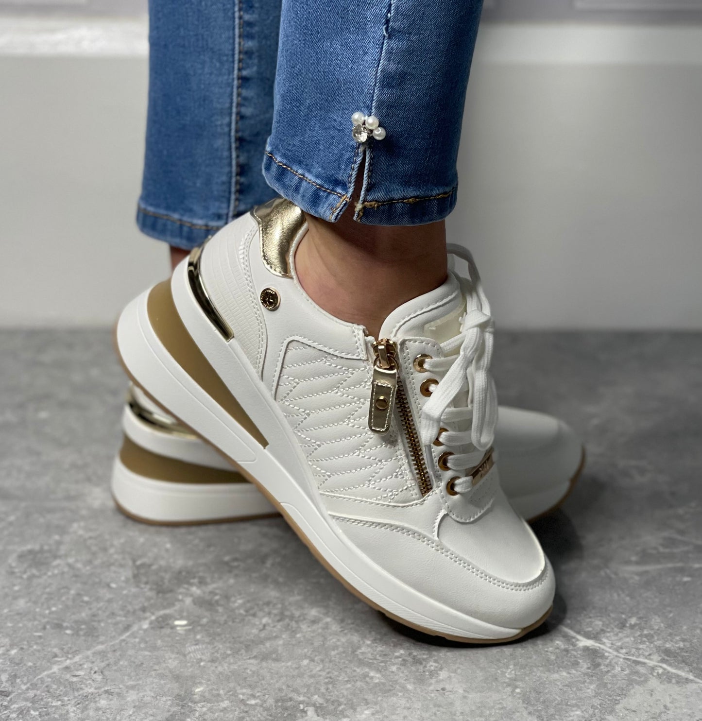 Xti - White/Gold Trim Wedge Trainer