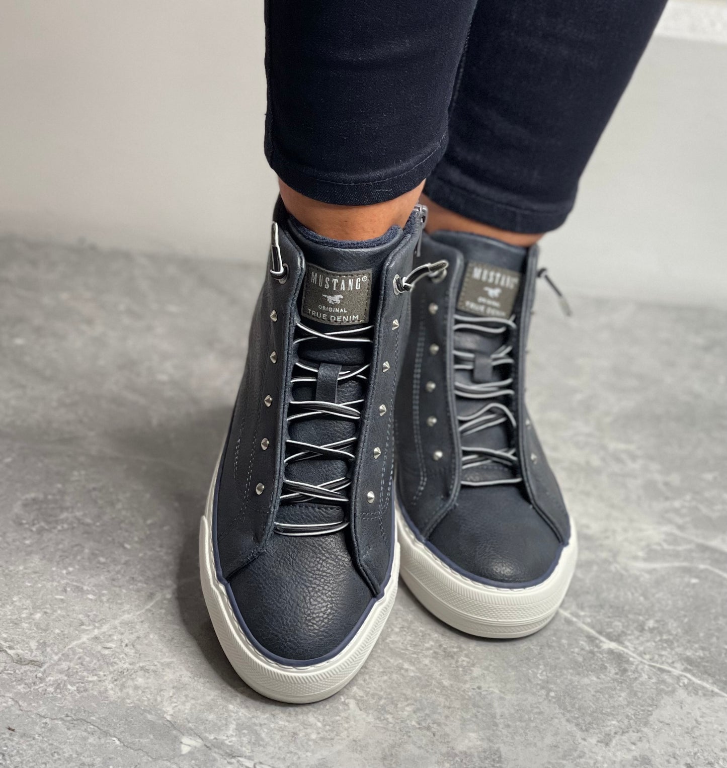 Mustang - Navy High Top Trainer