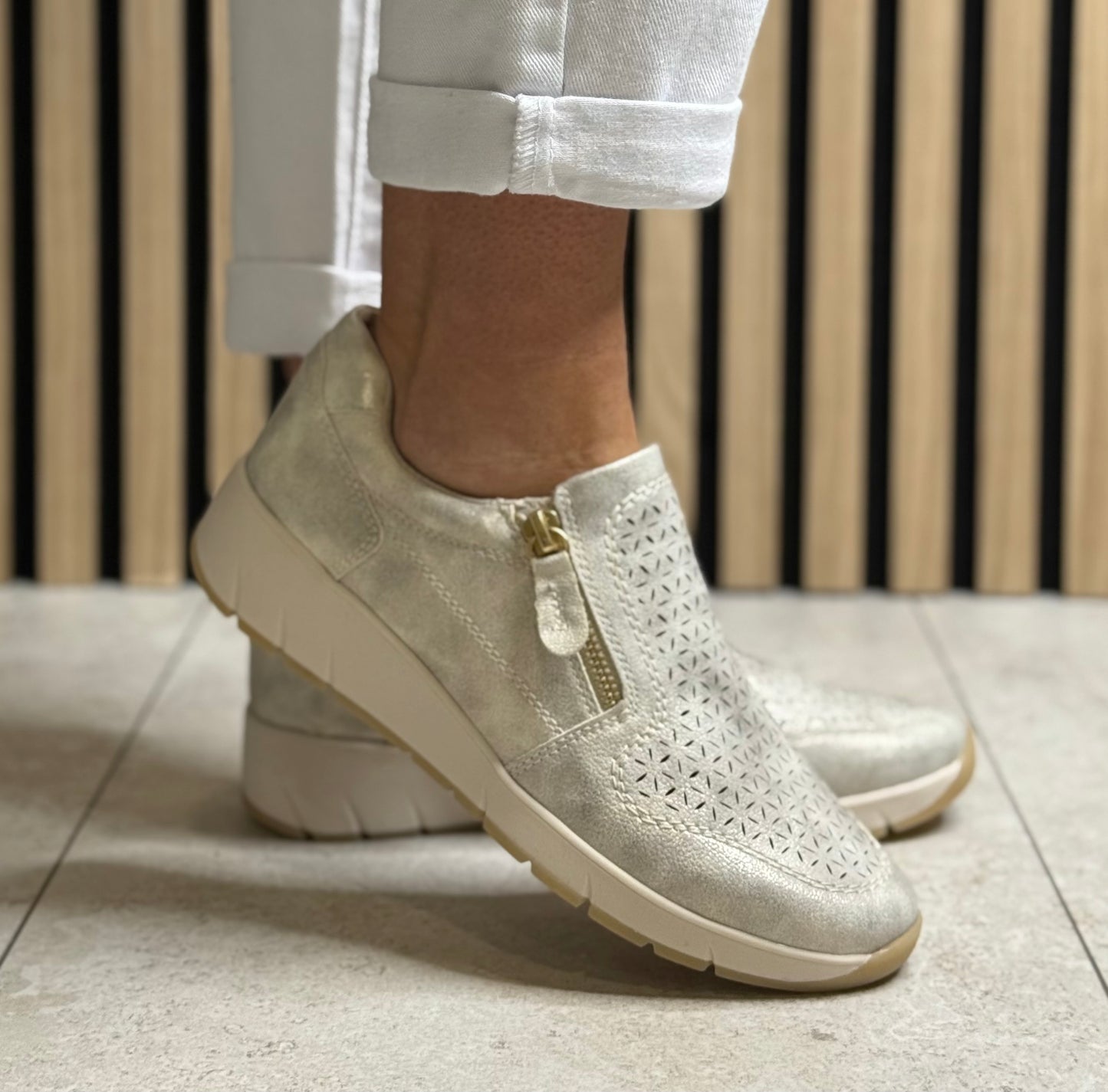 Jana - Beige/Gold Metallic Trainer