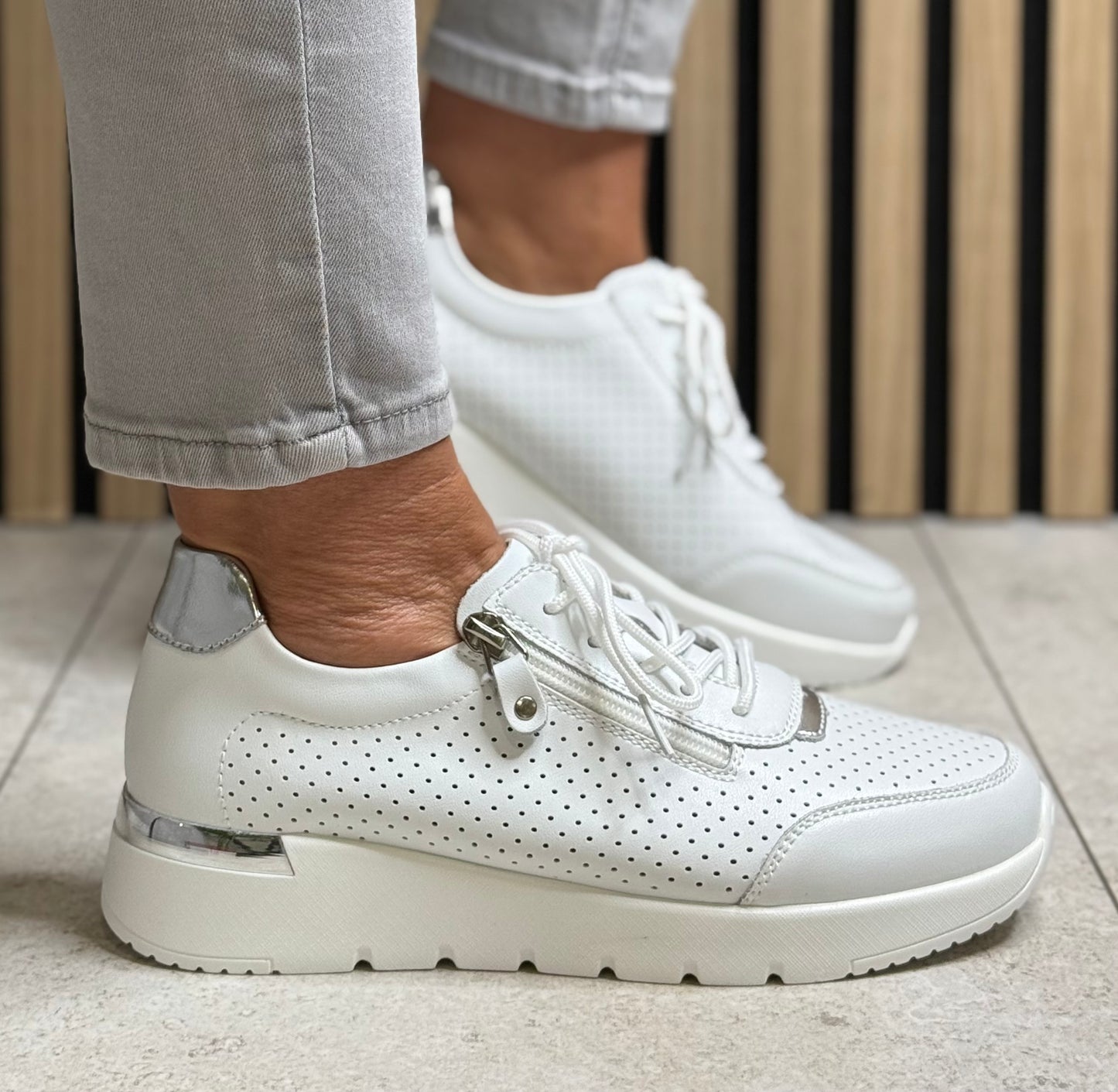 Redz - White/Silver Side Zip Trainer