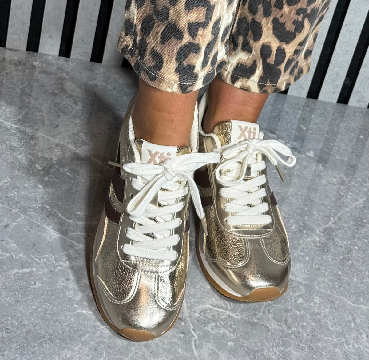 Xti - Gold Metallic/Brown Side Stripe Trainer (146275)