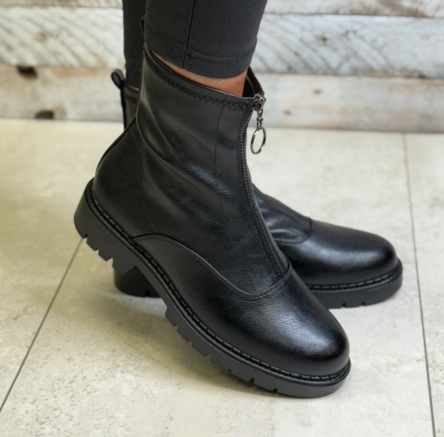 Patrizio Como - 'Innsbuck' Black Front Zip Detail Boot