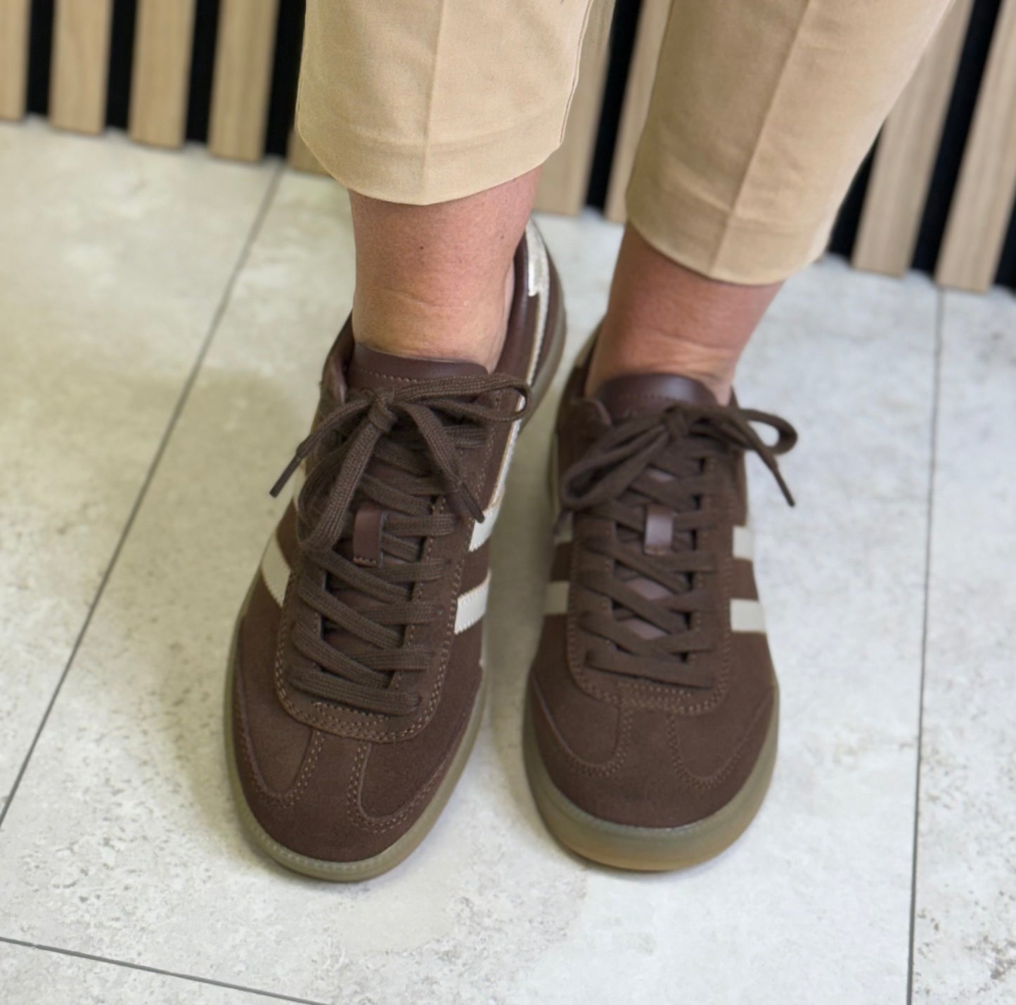 Gola - ‘Viper' Dark Brown/Bone/Gold Gum Sole Trainer