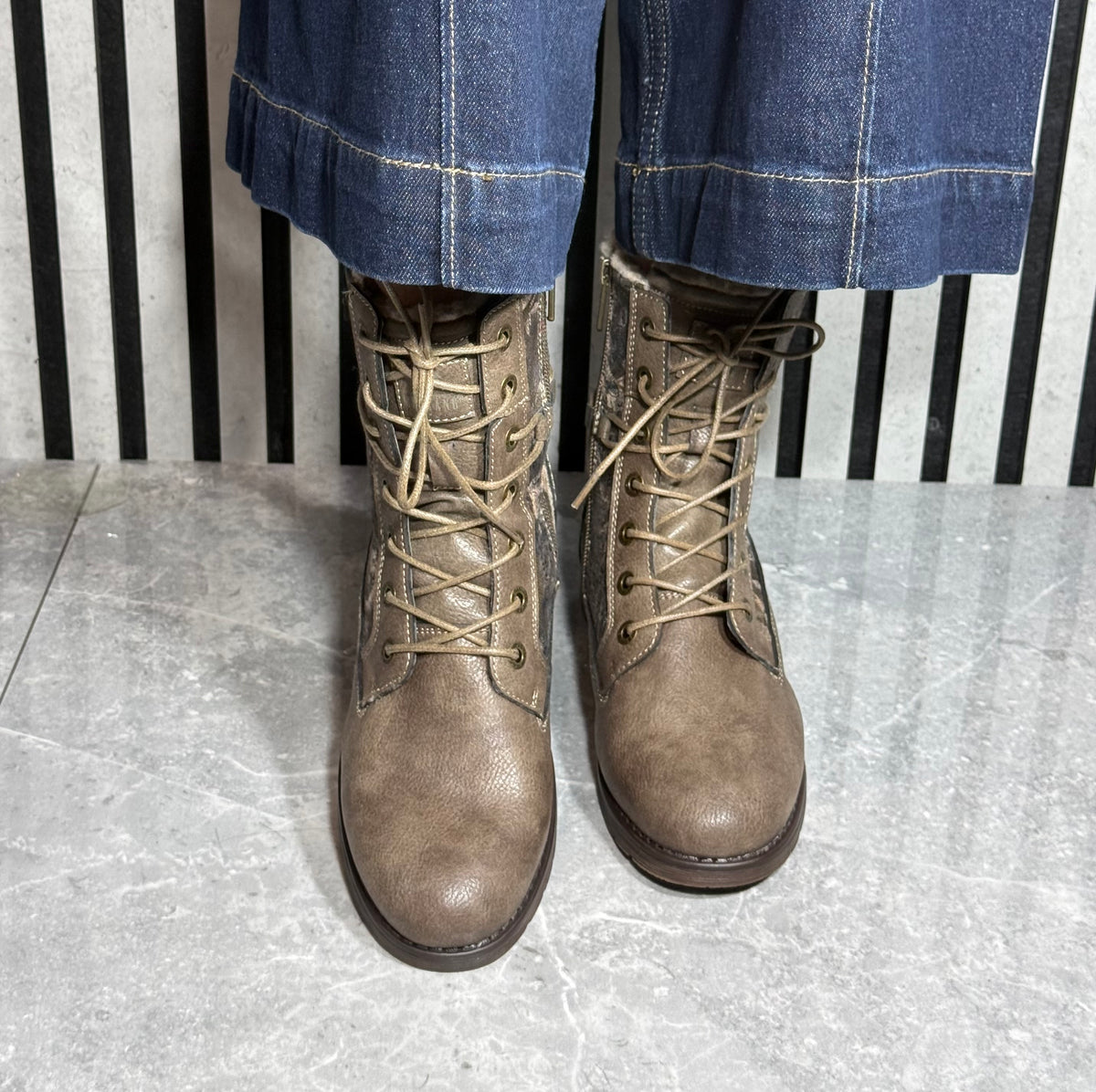 Mustang - Mud/Multi Lace Boot